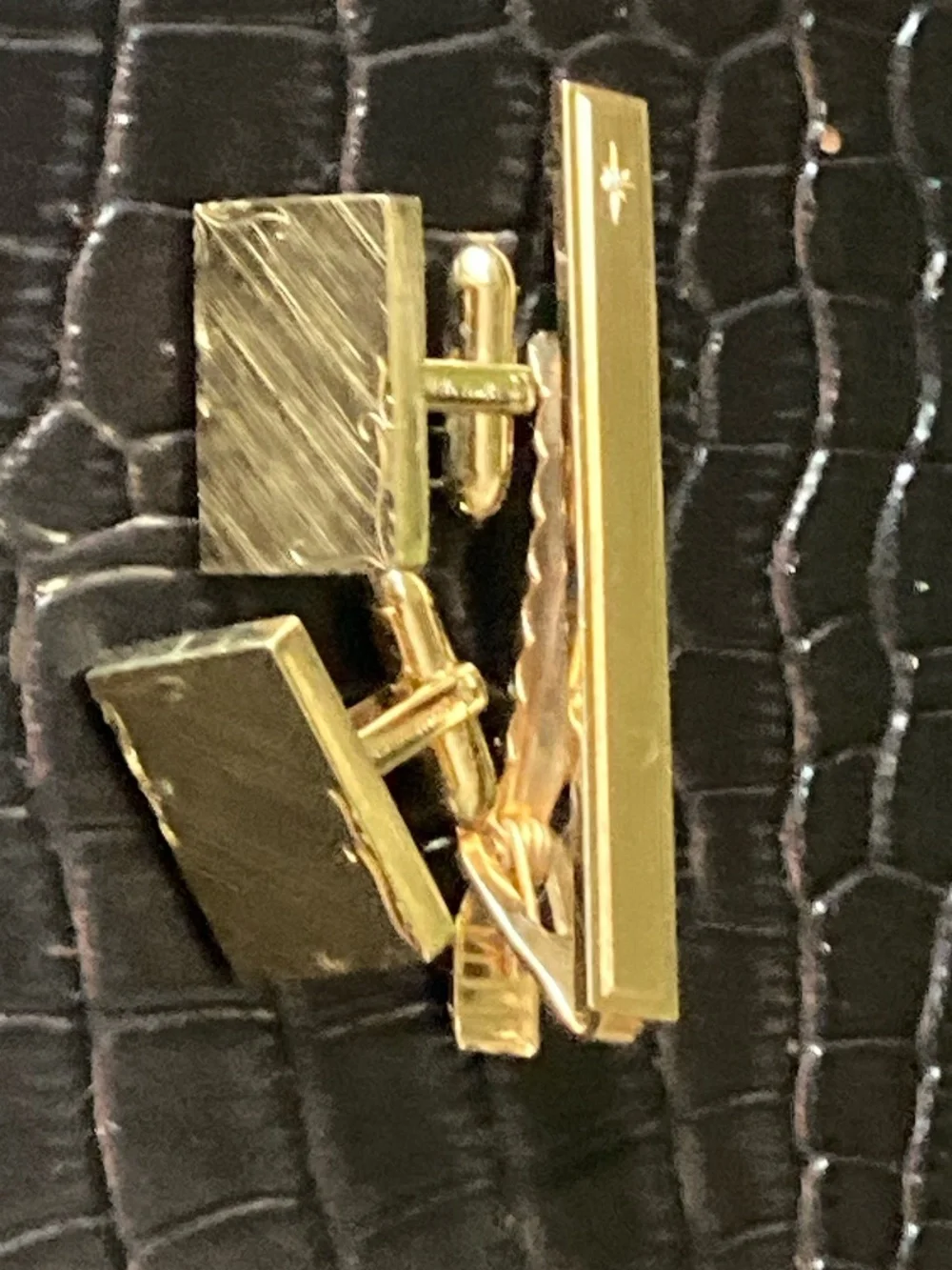 Vintage R.F. Simmons Karatclad Gold Electroplate Cufflinks & La Mode Tie Bar Set